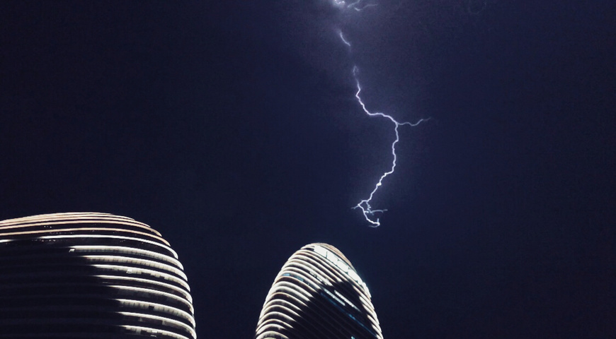 手机摄影 | lightning

photo by iPhone x📱